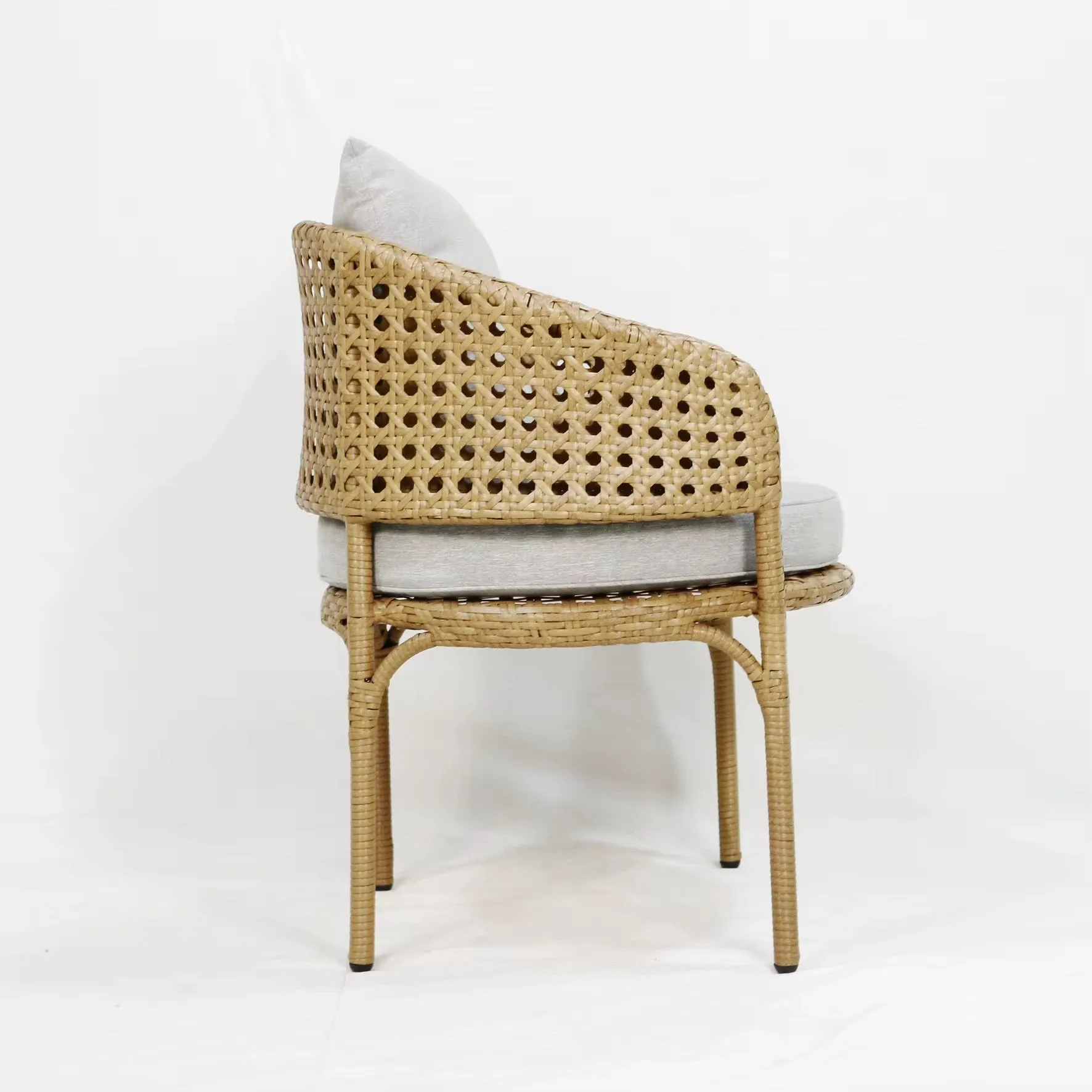 كرسي خشبي مع مسند - Wooden chair with backrest