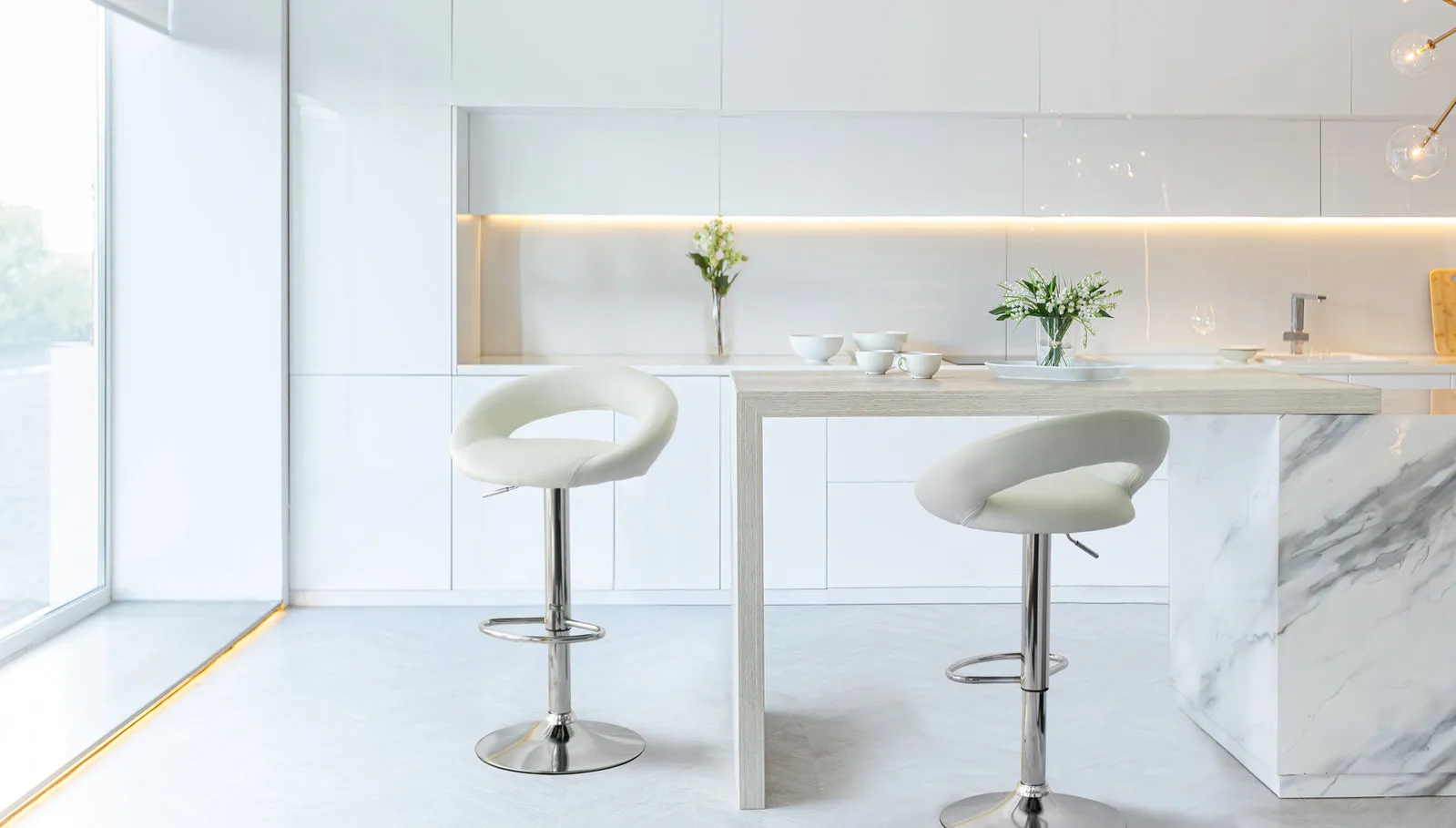 2 Curve Leather Barstools | White | Adjustable Height | 78-99cm
