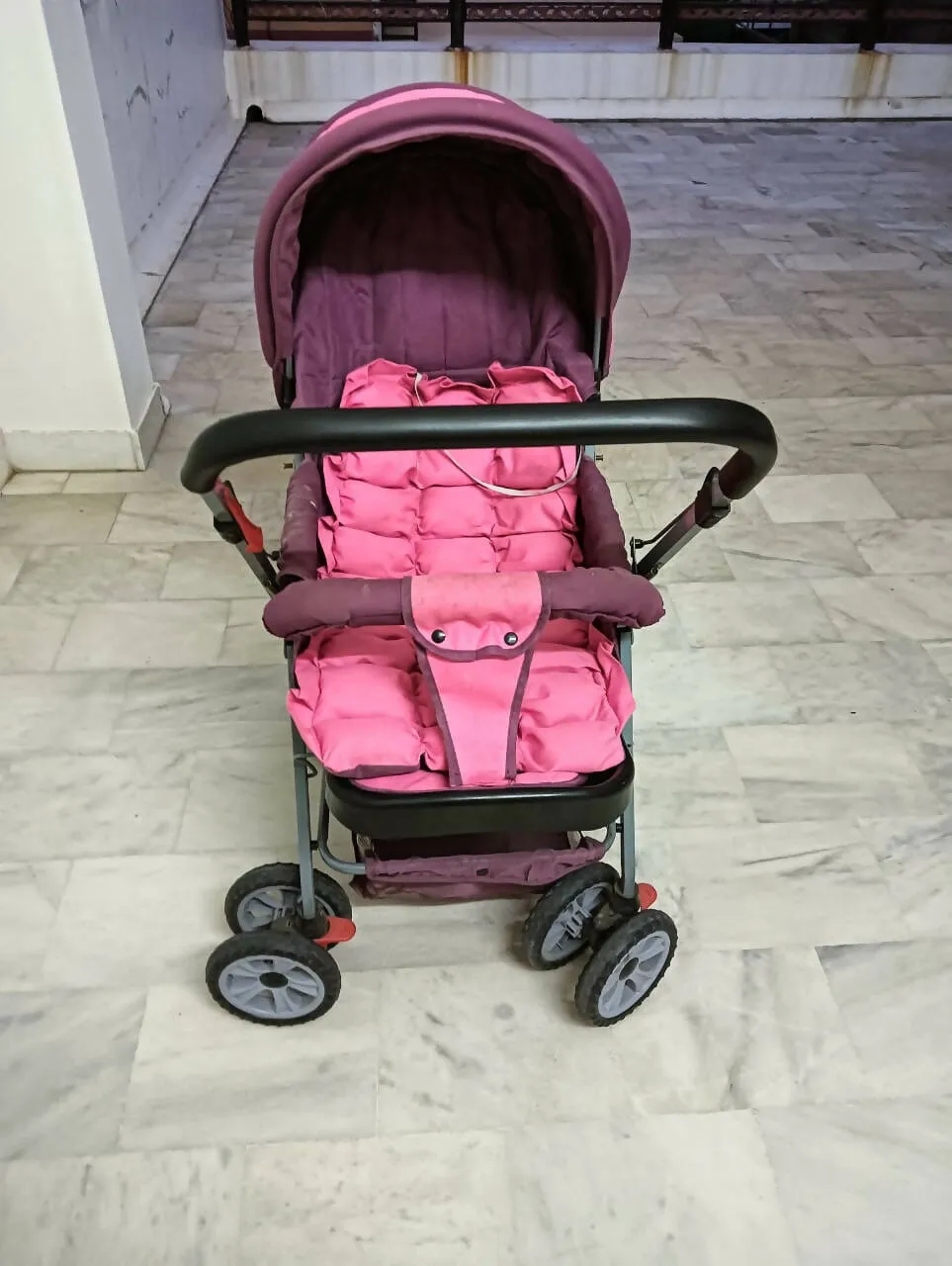 BABYHUG Cocoon Stroller With Mosquito Net & Reversible Handle