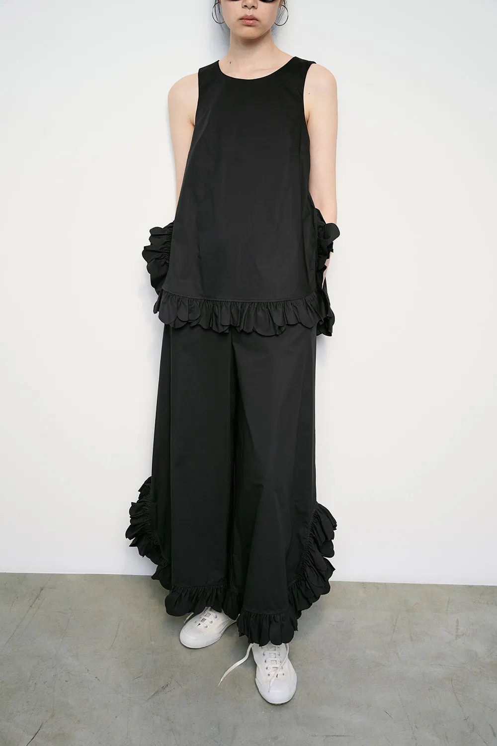 MEIMEIJ Sleeveless Black Black Ruffle Blouse